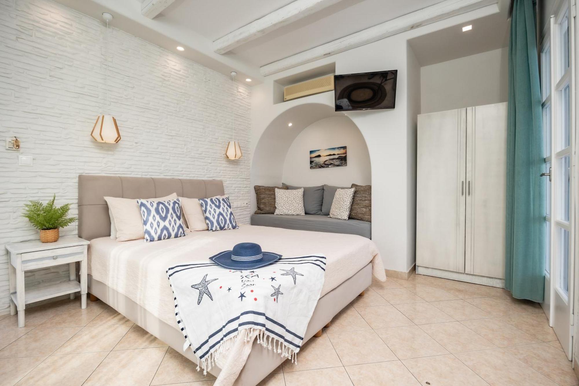 Aggeliki'S Diamond Aparthotel Agia Anna  Exterior photo